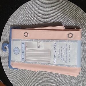 Aura Textured Shower Liner